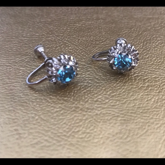 Vintage rhinestone screw back earrings - Picture 3 of 3